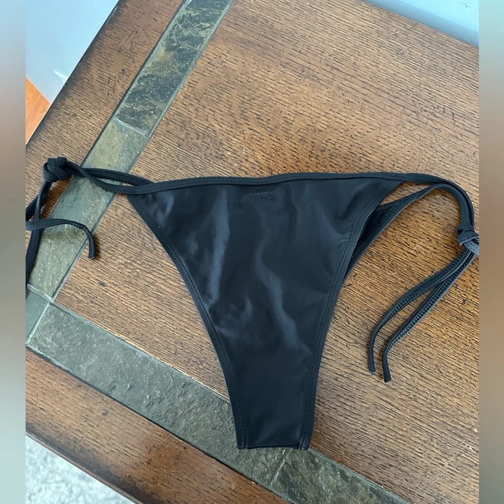 NWOT Sz L WINGS Bottom